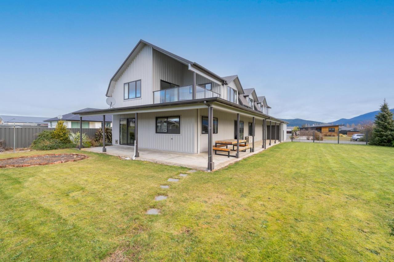 Acheron Homestead - Te Anau Holiday Home Buitenkant foto