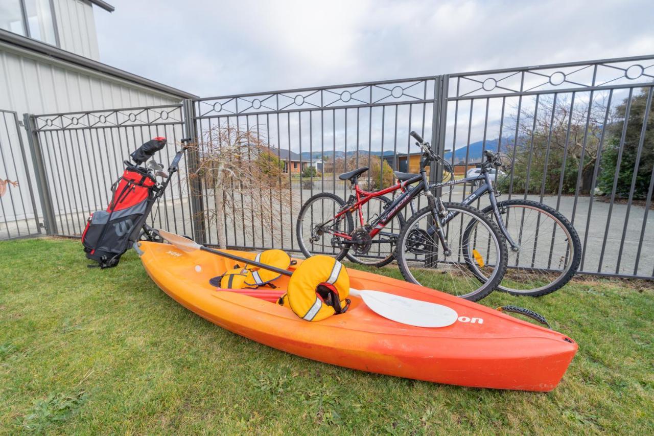 Acheron Homestead - Te Anau Holiday Home Buitenkant foto